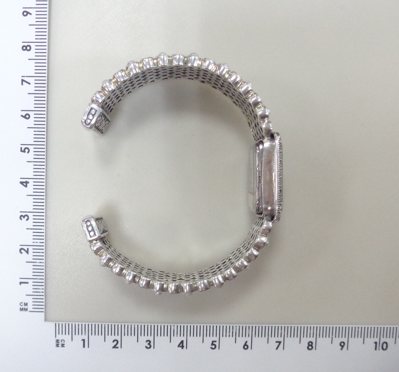 Серебряные часы с жемчугом и марказитами